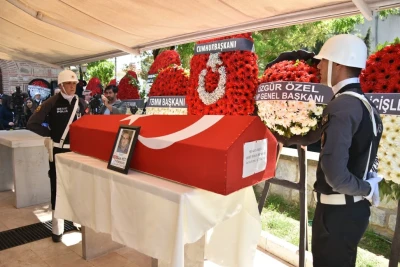 Şehit polis memuru Serkan Hızlı, Akhisar&rsquo;da son yolculuğuna uğurlandı