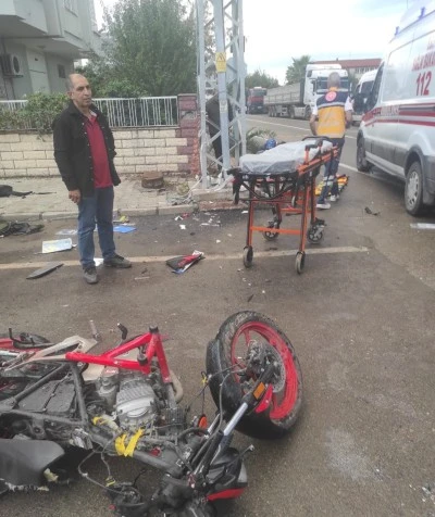Servisle Motosiklet Çarpıştı: 16 Yaşındaki Genç Hayatını Kaybetti