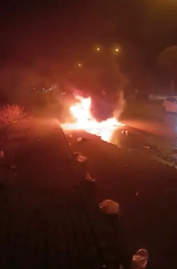 Seyir halinde bulunan araç alev aldı