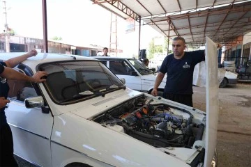 Sıcağa dayanamayan vatandaşlar eski araçlarına klima sistemi taktırıyor