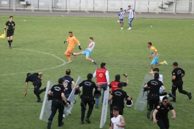 Siirt'te amatör ligde oynanan futbol maçında kavga çıktı