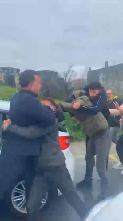 Sınavı Ge&ccedil;emedi, Babasıyla Birlikte Eğitmene Saldırdı