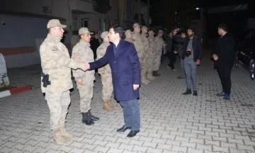 Sınır hattında görevli güvenlik güçleri unutulmadı