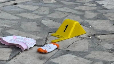 Sinir krizi ge&ccedil;iren anne bebeğini pencereden attı