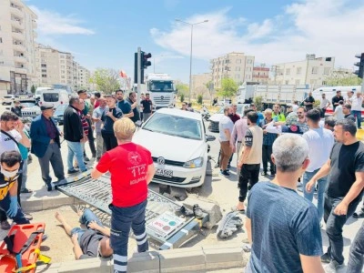 SON DAKİKA! Kilis çevre yolunda feci kaza: 3 araç çarpıştı, çok sayıda yaralı var