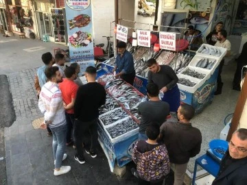 Soğuk hava ile vatandaşların balığa rağbeti arttı