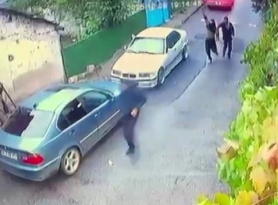 Sokakta ateş açtılar, bir kişiyi zorla araca bindirip darbettiler