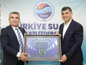 SUALTI SPORLARI CAMİASINDAN BAŞKAN FADILOĞLU’NA ONUR ÖDÜLÜ