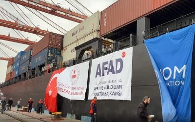 Sudan'a çadır ulaştıracak gemi Mersin'den uğurlandı