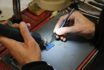 Tamircisinden Uyarı: Yanlış Şarj Telefonunuzu Mahvediyor