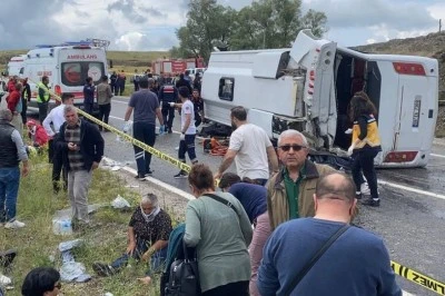 Taziye dönüşü kaza: 2 ölü, 15 yaralı