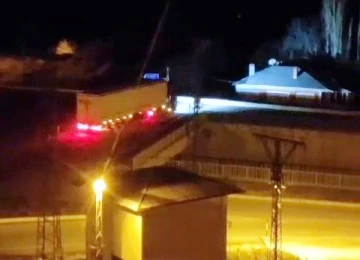 Tır, evin ikinci katına çıktı!
