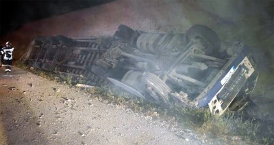 Tır hurdaya döndü, sürücü hayatını kaybetti