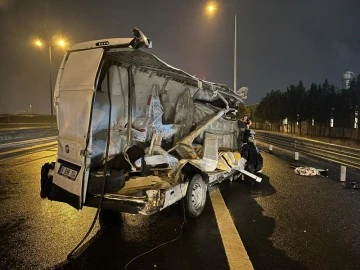 Tıra çarpan panelvan ikiye bölündü: 1 ağır yaralı