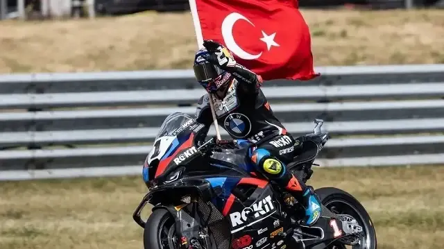 Toprak Razgatlıoğlu, Dünya Superbike’ta yeniden zirvede: 2025 şampiyonu
