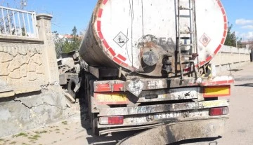 Trafik kazası: 1 ölü, 2 yaralı