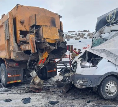 Trafik kazası: 1 ölü, 2 yaralı