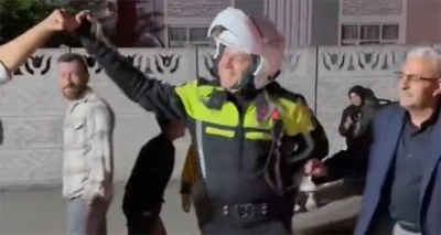 Trafik polisi halay çekti, renkli görüntüler çıktı