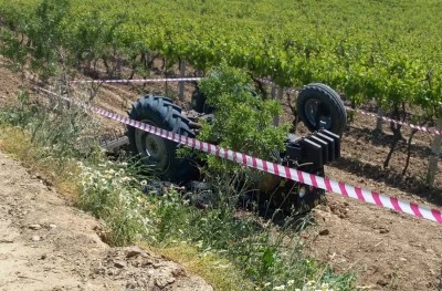 Traktörüyle üzüm bağlarına uçan çiftçi hayatını kaybetti