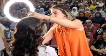 Üniversite öğrencilerine makyaj eğitimi