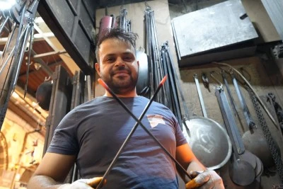 Üniversite okuyor ama demircilik mesleğinden vazgeçemiyor