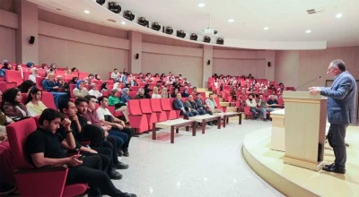 Üniversitede “İslam Hukuk Düşüncesinde Hak ve Adalet” başlıklı konferans 