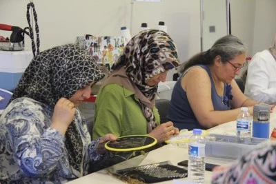 Ürettikleri eserlerle aile bütçelerine katkı sağlıyorlar