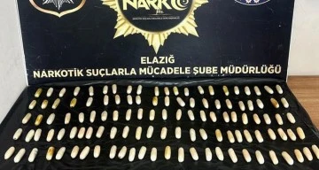 Uyuşturucu maddeyi midesinde saklamış