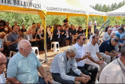 Vali Kalaylı ve Fatma Şahin, İkbal K&ouml;rdeve&rsquo;nin Cenaze T&ouml;renine Katıldı