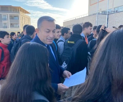 Vali Tahir Şahin, Öğrencilerle Derse Girdi