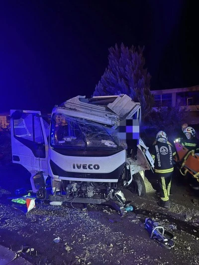 Yağışta kamyonet takla attı!!