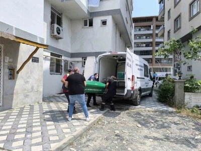 Yaşlı adam ölü bulundu