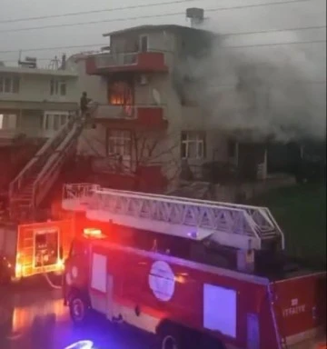 Yaşlı çiftin evinde çıkan yangında 1 kişi hayatını kaybetti, 1 kişi yaralandı