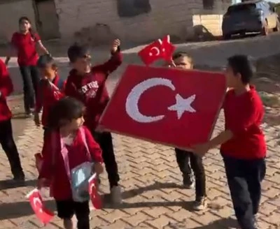 Yastıca Köyü’nden Cumhuriyet’e Büyük Saygı: Taşlarla Türk Bayrağı