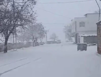 Yavuzlu&rsquo;da 20 santimi aşan kar k&ouml;y&uuml; beyaza b&uuml;r&uuml;d&uuml;