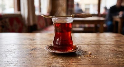 Yaz Sıcağında İ&ccedil;ilen &Ccedil;ay Harareti Alır Mı?
