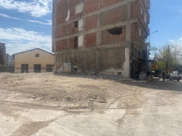 Yıkılan Evin enkazı kaldırıldı