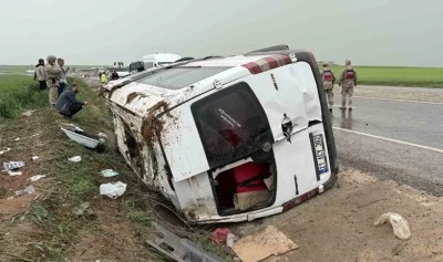 Yolcu minibüsü devrildi: 9 yaralı