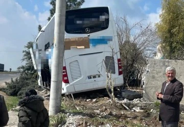 Yolcu otobüsü bir evin bahçesine girdi!