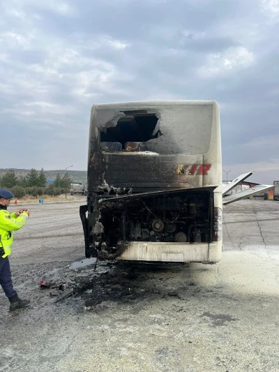 Yolcu otobüsü seyir halindeyken yangın çıktı