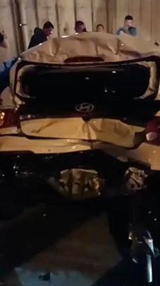 Yolcu Otobüsüyle Çarpışan Otomobilde Korku Dolu Anlar