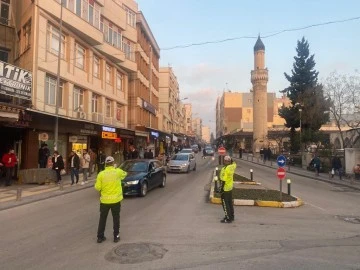 Zeytinli Kavşakta kontrollü geçişi Polis sağlıyor