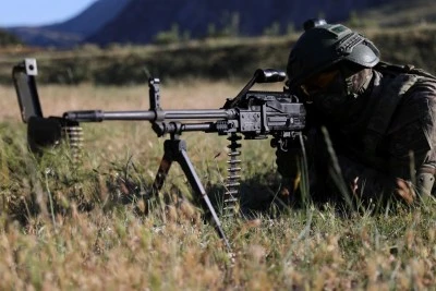 Zorlu testleri ge&ccedil;en 'modern makineli t&uuml;fek' seri &uuml;retime hazır