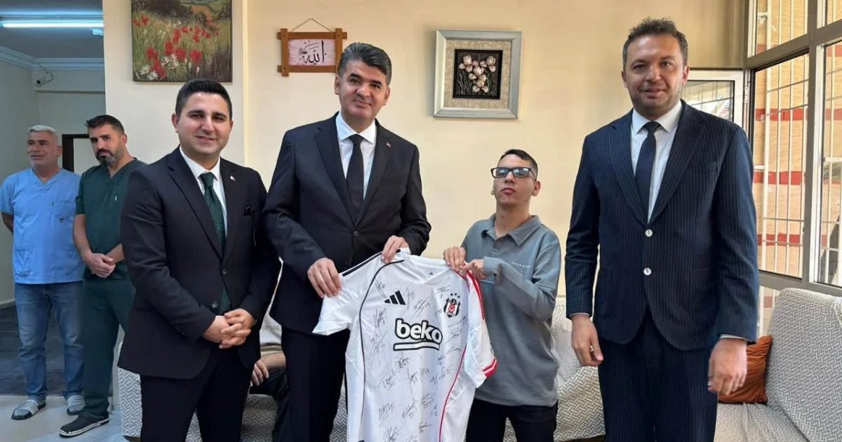 Kilis’te Engelsiz Yaşam Merkezi’nde Metin’in Beşiktaş Hayali Gerçek Oldu!